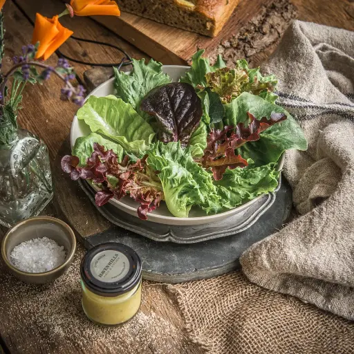 Salad leaves & dressing